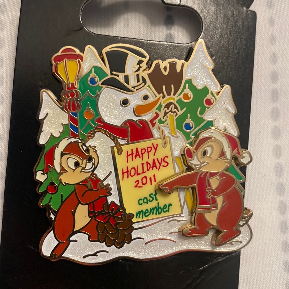 Disney Pin Christmas 2011 Cast member